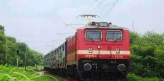 चेन्नई के आवड़ी रेलवे स्टेशन पर EMU ट्रेन पटरी से डेरेल हो गई।