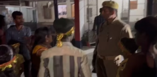 Basti: अबीर गुलाल ऊपर पड़ने पर लाल हुए दरोगा, महिलाओं को कहे अपशब्द; थाने के सामने ग्रामीणों ने जताया गुस्सा