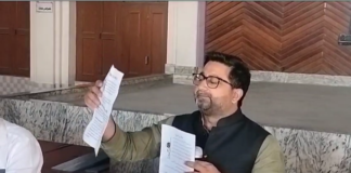 लखनऊ: दानिश आज़ाद, अल्पसंख्यक राज्य मंत्री, ने  मदरसे के बच्चों से वार्तालाप किया