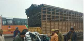 ग्रेटर नोएडा: घने कोहरे का कहर लगातार जारी होने के कारण, वाहन आपस में टकराए,