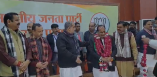 लखनऊ – भारतीय जनता पार्टी के प्रदेश कार्यालय में दारा सिंह चौहान का स्वागत किया गया ।