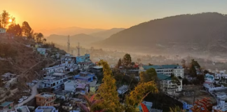 उत्तराखंड का मौसम: पहाड़ों में सूर्यकिरणों से भरी धूप, ज़मीनी मैदानों में कोहरा बरकरार।