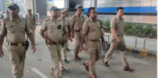 नोएडा के सेक्टर-18 मेट्रो स्टेशन गेट के सामने मिला संदिग्ध बैग, मची अफरा-तफरी