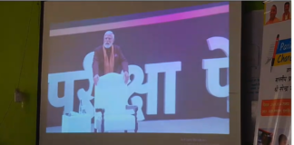 ‘परीक्षा पर चर्चा’ के सातवें संस्करण में छात्रों को  प्रधानमंत्री नरेंद्र मोदी का कार्यक्रम  लाइव दिखाया जा रहा है ,