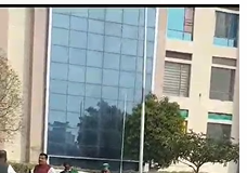 लखनऊ : मुआवजा और सड़क समस्या को लेकर अंसल एपीआई कार्यालय का किसानों ने घेराव किया।