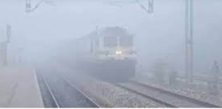 Railway News: कोहरे ने थामी ट्रेनों की रफ्तार, वंदे भारत एक्सप्रेस 12 घंटे से ज्यादा लेट