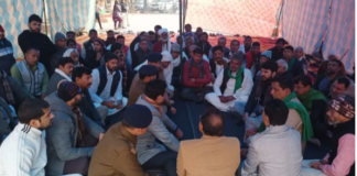 Noida Farmers Protest: अधिकारियों के साथ किसानों की वार्ता विफल, आज नोएडा प्राधिकरण पर होगी तालाबंदी