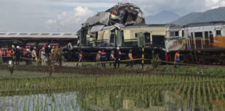 Indonesia: जावा में दो ट्रेनों की भीषण टक्कर, पटरी से उतरे डब्बे, हादसे में तीन लोगों की मौत