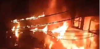 Delhi Fire News: कमला नगर मार्केट में कपड़े की दुकान में लगी भीषण आग, लाखों का सामान जलकर खाक