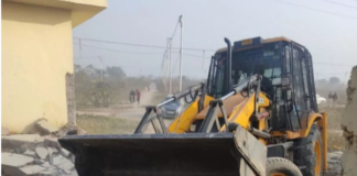 ग्रेटर नोएडा के तुस्याना में प्राधिकरण ने हटाया अतिक्रमण, विरोध होने पर लौटी टीम