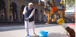 PM Modi : बाल्टी और पोछा लेकर निकल पड़े पीएम मोदी, राम मंदिर की प्राण प्रतिष्ठा से पहले लोगों से की खास अपील