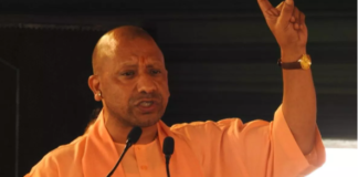 लखनऊ। मुख्यमंत्री योगी आदित्यनाथ ने शनिवार को लखनऊ के इंदिरा गांधी प्रतिष्ठान में आयोजित उत्तर प्रदेश के खिलाड़ियों को पुरस्कार राशि तथा नियुक्ति पत्र वितरण कार्यक्रम में हिस्सा लिया।