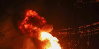 Kanpur Fire: कानपुर में मिठाई की दुकान में लगी आग, दमकल की गाड़ियों ने पाया काबू