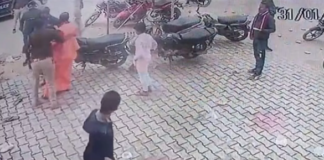 Greater Noida: चौकी इंचार्ज ने भगवान हनुमान की प्रतिमा को स्थापित करने का काम रुकवाया, महंत को पुलिस जबरन ले गई 