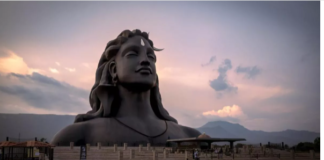 विमानन मंत्रालय ने नोएडा एयरपोर्ट के नजदीक 242 फीट ऊंची आदि शिव की प्रतिमा स्थापित करने पर अपनी सैद्धांतिक सहमति प्रदान कर दी है।