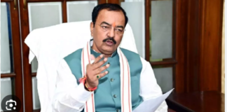 लखनऊ: उप मुख्यमंत्री केशव प्रसाद मौर्य ने भाजपा के ओबीसी मोर्चा के युवा संवाद सम्मेलन का दीप प्रज्वलित कर के उद्घाटन किया,