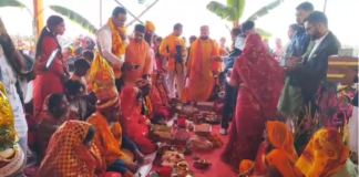 देवरिया: 21 जोड़ों का समूहिक विवाह संपन्न, समाज सेवी ने विवाह में साथ दिया राजनीतिक दलों का समर्थन।
