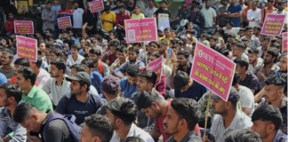 पटवारी परीक्षा घोटाले की रिपोर्ट को सार्वजनिक करने की उठी मांग, विरोध में सड़क पर उतरे अभ्यर्थी