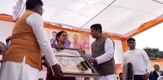 केंद्रीय मंत्री स्मृति इरानी ने आज रायबरेली में अमेठी लोकसभा के लोगों से बड़ा वायदा किया है