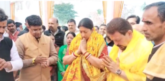 अमेठी: केंद्रीय मंत्री अमेठी सांसद स्मृति इरानी अपने पति जूबिन इरानी के साथ अपने नवनिर्मित आवास पहुंचीं।