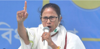 नई दिल्ली: ममता बनर्जी की पार्टी टीएमसी (TMC) ने भी 42 प्रत्याशियों की लिस्ट जारी की है।