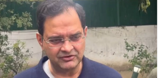 नई दिल्ली। हिसार से सांसद बृजेंद्र सिंह  लोकसभा का टिकट कटने की आहट होते ही भाजपा छोड़कर कांग्रेस में शामिल हो गए हैं।