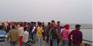 UP Road Accident : दिल्ली से यात्रियों को लेकर बिहार जा रही टूरिस्ट बस पलटी, 25 यात्री जख्मी- हादसे के बाद भगदड़