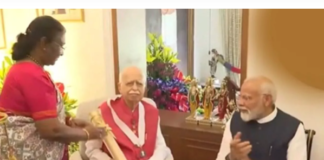 नई दिल्ली : एलके आडवाणी को घर जाकर दिया गया भारत रत्न, राष्ट्रपति द्रौपदी मुर्मु ने किया सम्मानित; PM मोदी भी रहे मौजूद