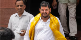 UP BJP Candidate List: यूपी की 3 लोकसभा सीटों पर BJP बदल सकती है उम्मीदवार, हाईकमान के सामने अड़े बृजभूषण शरण सिंह