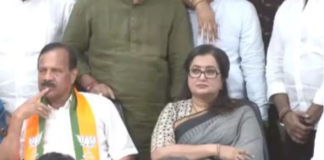Lok Sabha Election: कर्नाटक की निर्दलीय सांसद सुमलता अंबरीश भाजपा में हुईं शामिल, BJP के कई वरिष्ठ नेता मौके पर रहे मौजूद