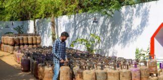 देश में 5.96 लाख पीएनजी कनेक्शन चालू, 6.66 लाख उपभोक्ताओं ने नए कनेक्शन के लिए पंजीकरण कराया : सरकार