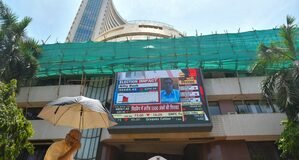 अमेरिका-ईरान में तनाव बढ़ने से भारतीय शेयर बाजार लाल निशान में खुला, बैंकिंग और ऑटो सेक्टर में गिरावट