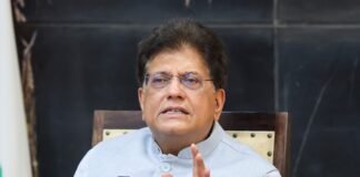 रुपए में गिरावट पर सरकार की नजर, कई आर्थिक कदमों पर विचार; अमेरिकी मुख्य वार्ताकार अगले महीने भारत का दौरा करेंगे: पीयूष गोयल