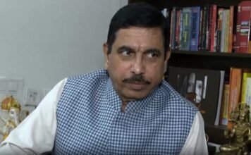 एसआईआर के मुद्दे पर चुनाव आयोग पहुंचे प्रह्लाद जोशी, कर्नाटक सरकार पर लगाए गंभीर आरोप 1783432613 202607073855337