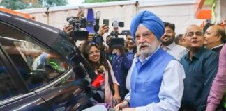 ई20 पेट्रोल से माइलेज में 3-5 प्रतिशत की गिरावट आ सकती है, लेकिन फायदे अनेक: पेट्रोलियम मंत्रालय