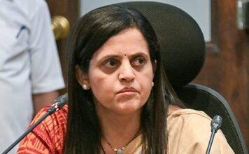 मुंबई : चेंबूर में पेड़ गिरने के हादसे पर बीएमसी की जांच रिपोर्ट, दो ठेकेदारों पर 7 लाख रुपए जुर्माने की सिफारिश 1783976639 202607133863329