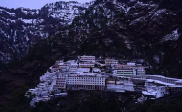 अमरनाथ के बाद अब वैष्णो देवी यात्रा भी स्थगित, खराब मौसम बना बाधा 1784403802 202607183869438