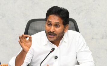वाईएसआरसीपी का टीडीपी सरकार पर हमला, संसद में केंद्र के आंकड़ों से निवेश और रोजगार दावों पर उठाए सवाल 1784656281 20250813294