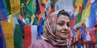 'धुंध और घंटियों के बीच मिला सुकून', जया भट्टाचार्य ने किए दार्जिलिंग के महाकाल मंदिर के दर्शन