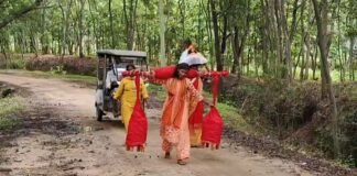गो संरक्षण का संदेश लेकर 21 लीटर गंगाजल के साथ बाबा धाम के लिए पैदल निकलीं कुसुम कुमारी