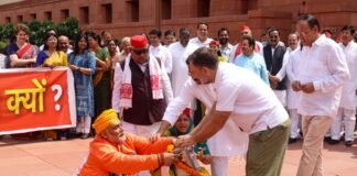 पप्पू यादव के 'भगवा कपड़ों' पर बवाल, भाजपा ने 'सनातन के अपमान' से जोड़ा
