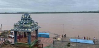 तेलंगाना: गोदावरी नदी खतरे के दूसरे निशान पर, भद्राचलम में अलर्ट, 38 लोगों को बाढ़ से बचाया गया