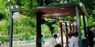 गुजरात: अहमदाबाद में पेड़-पौधों वाला पहला ग्रीन बस शेल्टर खुला