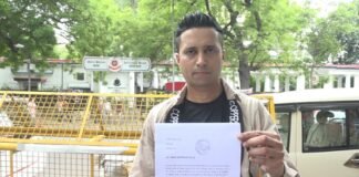 अभिजीत दिपके की गिरफ्तारी की मांग को लेकर दिल्ली पुलिस को शिकायतकर्ता फैजल ने सौंपी शिकायत