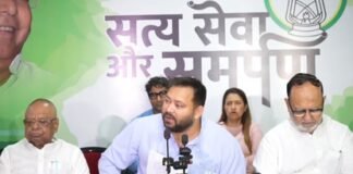 डेहरी ईओ हत्याकांड : तेजस्वी ने सरकार पर लगाए गंभीर आरोप, निष्पक्ष जांच और पीड़ित परिवार को सुरक्षा की मांग