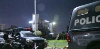 पाकिस्तान के कराची में अज्ञात लोगों ने पुलिसकर्मी पर की सरेआम फायरिंग, एक की मौत