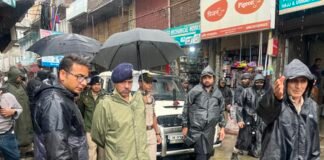 जम्मू-कश्मीर: लश्कर आतंकी की गिरफ्तारी पर 15 लाख का इनाम, पुलिस ने की घोषणा