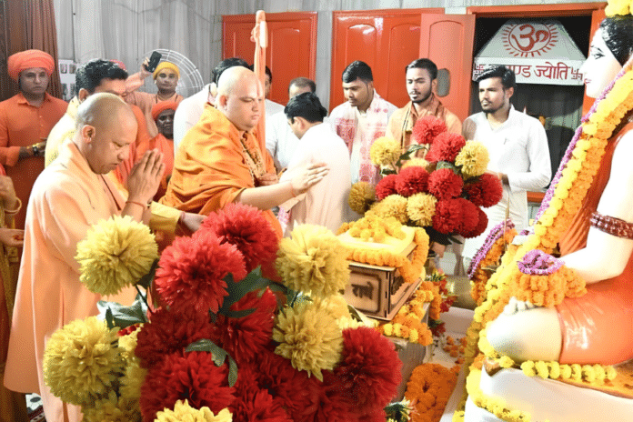 ब्रह्मलीन महंत दिग्विजयनाथ की 57वीं और महंत अवेद्यनाथ की 12वीं पुण्यतिथि पर सप्त दिवसीय समारोह के व्याख्यान-सत्र का शुभारंभ