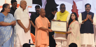 मुख्यमंत्री योगी आदित्यनाथ ने 1,375 ग्राम पंचायत अधिकारियों को सौंपे नियुक्ति पत्र, 11 अभ्यर्थियों को मंच पर मिला पत्र