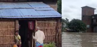 एपी तटबंध का हाल जानने को कुशीनगर में ग्राउंड जीरो पर पहुंचे सीएम योगी